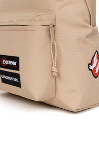 Eastpak DAY PAK'R - Mochila - gb suit