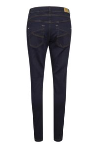Slim fit, sötétkék farmernadrág, két hátsó zsebbekkel, sárga varrási részletekkel és márkás műbőr nadrágszíjjal a deréknál.