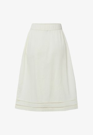 Jupe blanche longueur genou avec taille élastique et bandes décoratives horizontales découpées près de l'ourlet.