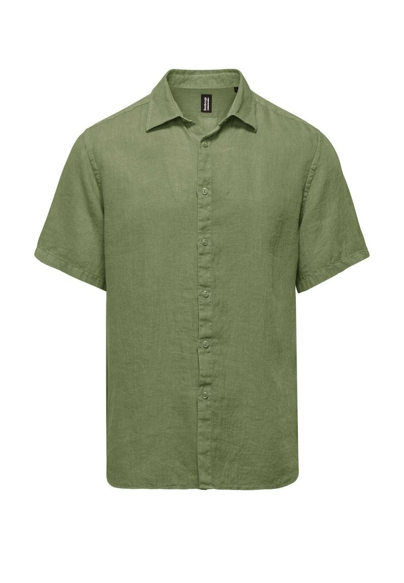 Koszula z krótkim rękawem w oliwkowym lnianym materiale, z zapięciem na guziki z przodu, kołnierzykiem i luźnym krojem o gładkiej fakturze.