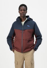Penfield NORTHRIM RAIN JACKET - Giacca hard shell - rum raisin
