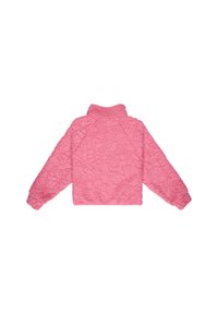 Rosa fleecejacka med ett texturerat blommönster, hög krage och långa, puffade ärmar. Kortad design och elastiska muddar.