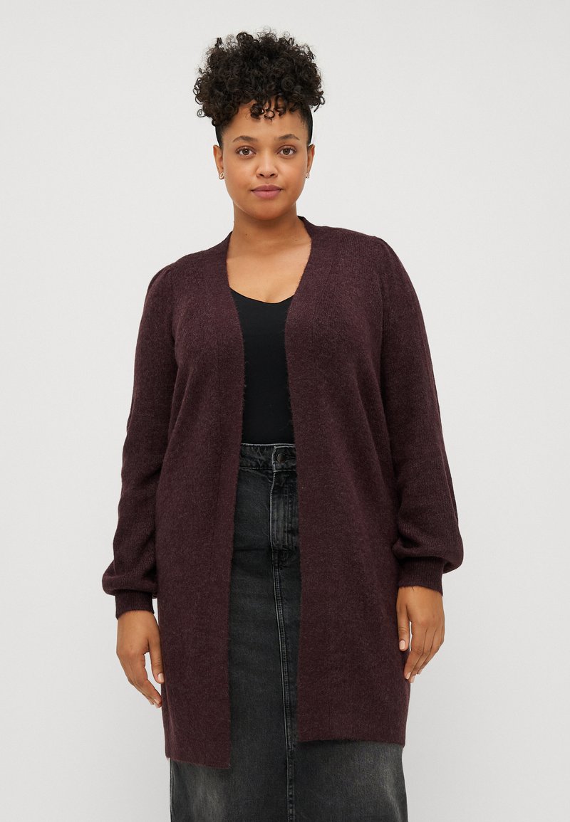 Cardigan bordeaux realizzato in un morbido materiale a maglia, con scollatura a V, apertura frontale e maniche lunghe leggermente gonfiate.