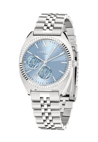 Silberner Edelstahl-Uhr mit blauem Zifferblatt, das eine strukturierte Oberfläche und zwei kleinere Zifferblätter aufweist. Das Armband ist im Stil von metallischen Gliedern.