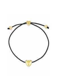 Bracciale in corda nera con tre charm a forma di cuore in oro; uno più grande con superficie texture e due cuori d'oro solidi più piccoli.