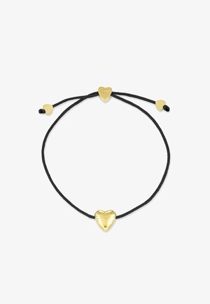 Schwarzes Cord-Armband mit drei goldenen Herz-Anhängern; ein größeres mit strukturiertem Oberflächen und zwei kleinen soliden Goldherzen.