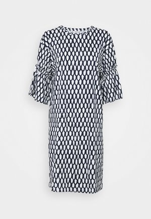 Granatowo-biała sukienka w wzór, z okrągłym dekoltem i rozkloszowanymi rękawami. Posiada wzór z kroplami i luźny fason o długości do kolan.