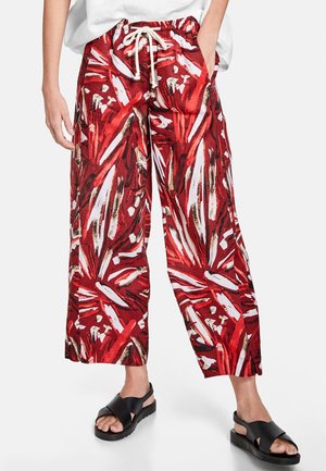 FREIZEIT VERKÜRZT GEMUSTERTE - Pantaloni - dark cherry rot ecru druck