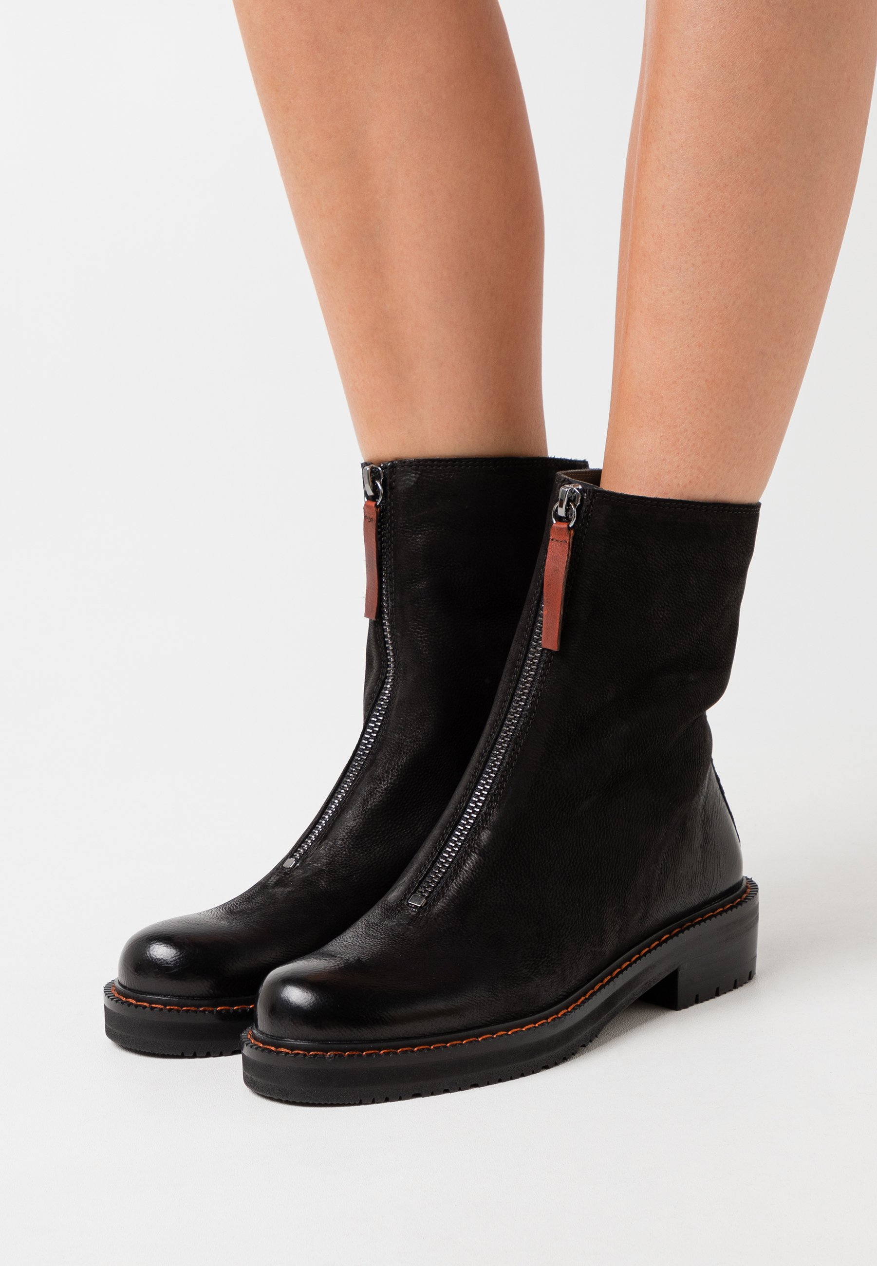 Everybody Vrouwen Leren Enkellaarsjes / Laarzen / Damesschoenen 11682 Zwart  - Schoenen.nl