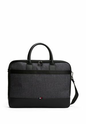 Sac à ordinateur en tissu noir et gris avec des doubles poignées, une bandoulière amovible et une base en cuir contrasté. Dispose d'un panneau avant signé.
