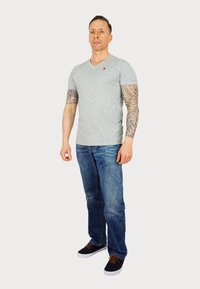 U.S. Polo Assn. - 2 PACK SHORTSLEEVE V-NECK - Basic T-shirt - grau Thumbnail Image 1