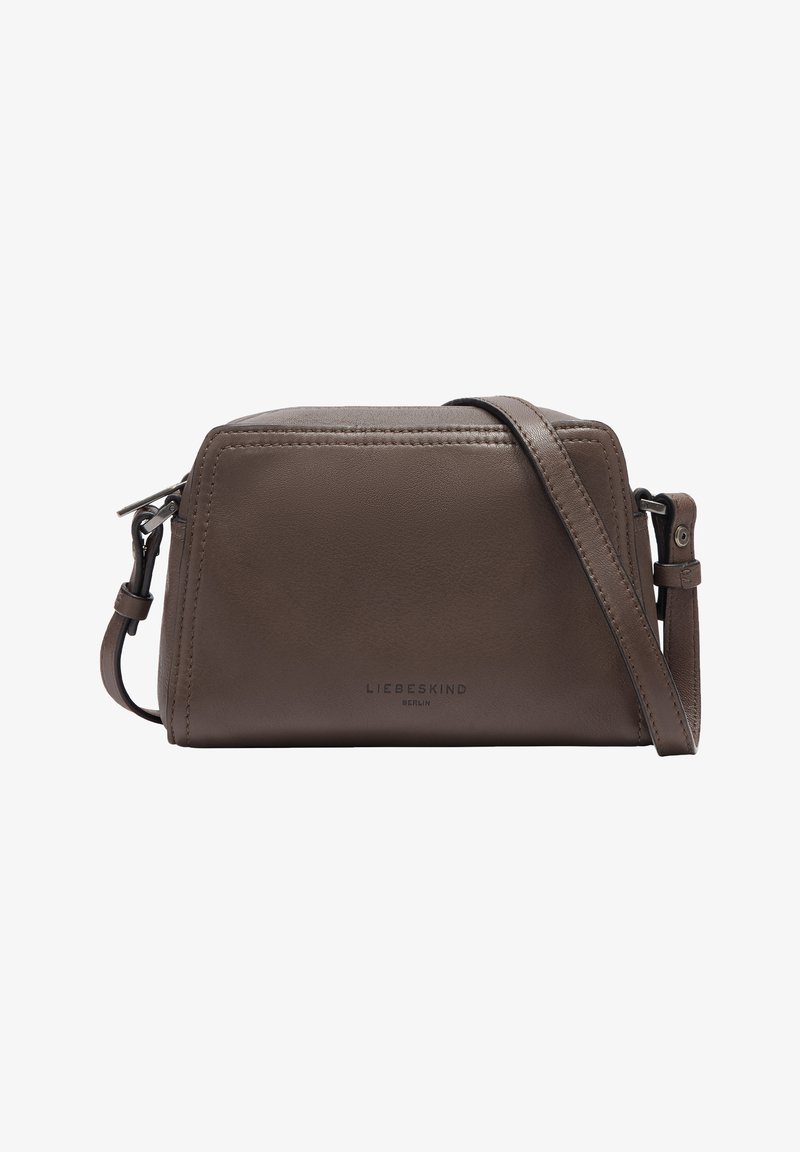 Borsa a tracolla in pelle marrone con forma rettangolare, cuciture sottili, tracolla regolabile e logo del marchio in rilievo sulla parte anteriore.