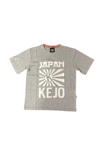 T-shirt in cotone grigio con un design grafico bianco che presenta la scritta "GIAPPONE" e "KEJO", inclusi raggi che richiamano un motivo a raggiera.