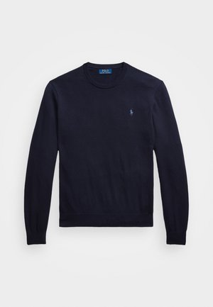 Mørkeblå langermet genser laget av myk strikket stoff, med en rund hals og en liten brodert logo på venstre bryst.