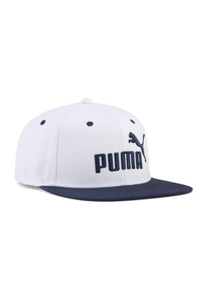 Hvid baseballkasket med flad, marineblå skygge, marineblå ventilationshuller og PUMA-logoet samt den springende kat broderet i marineblå på fronten.