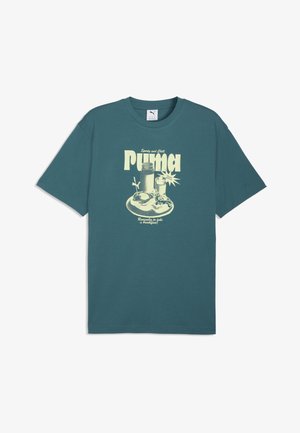 Puma GRAPHIC RELAXED BREAKFAST TEE - Nyomott mintás póló - emerald ice