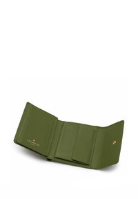 Portafoglio in pelle verde con superficie testurizzata, dotato di più scomparti per carte e un logo dorato. Design compatto con forma piegata.