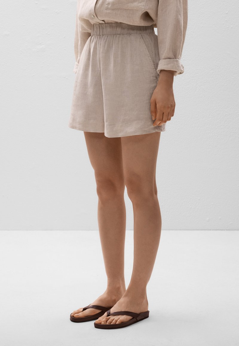 OYSHO - LINEN BERMUDA - Shorts - stone, Vergrößern