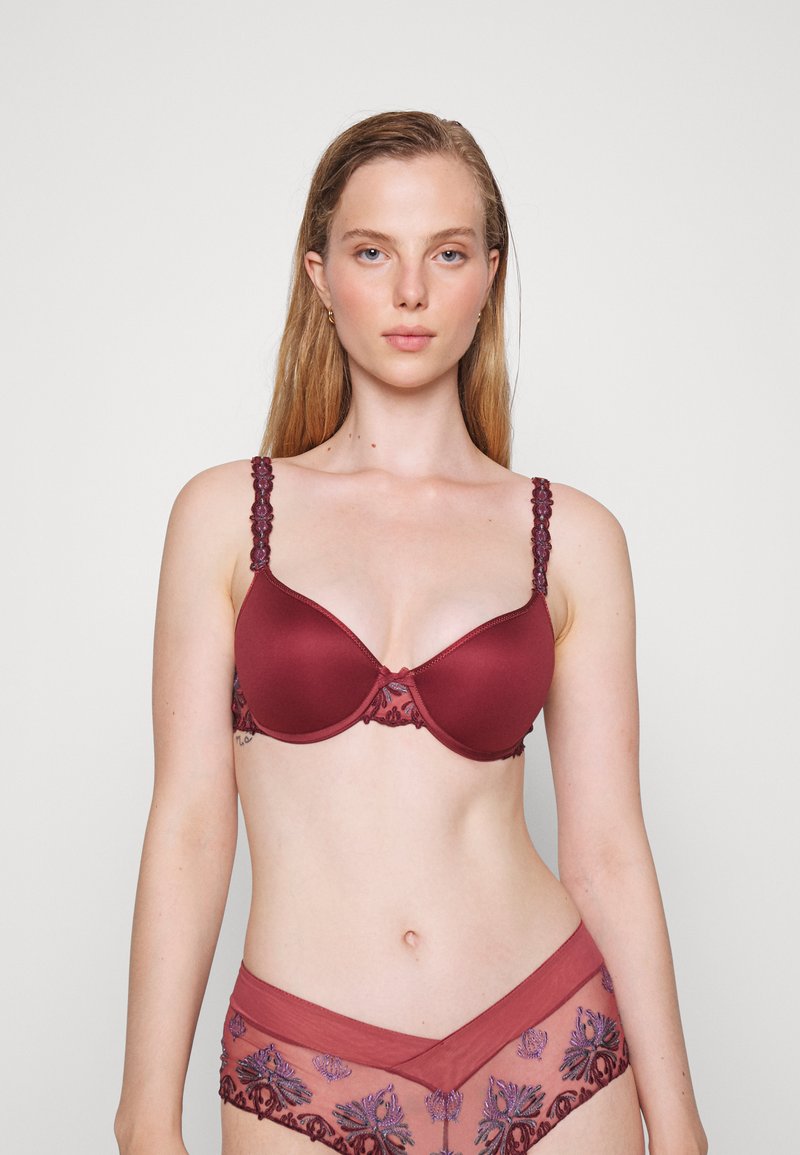 Chantelle CHAMPS ELYSEES COVERING MEMORY Underwired bra bordeaux