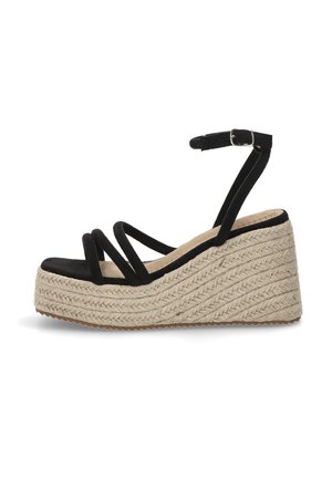 Sandalias de cuña de ante negro con una plataforma de yute trenzado texturizado. Presenta tiras cruzadas delgadas y una correa en el tobillo con hebilla.