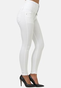 Elara HIGHWAIST  - Vaqueros pitillo - weiß
