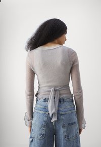 BDG Urban Outfitters SHEER TIE - Chaqueta de punto - grey