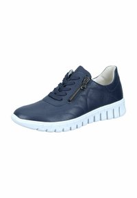 Sneaker in pelle blu navy con punta rinforzata, superficie testurizzata, chiusura con lacci e zip laterale; suola in gomma bianca con scanalature.