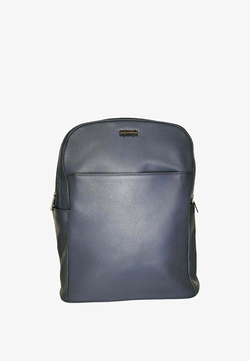 Zaino in pelle blu navy con una superficie liscia, parte superiore arrotondata, tasca frontale con zip e un sottile logo del brand al centro in alto.