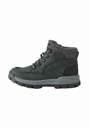 Bottines noires et grises avec tige en cuir et feutre, semelle en caoutchouc texturée et lacets ronds. Elles disposent d'un col rembourré et d'une construction robuste.