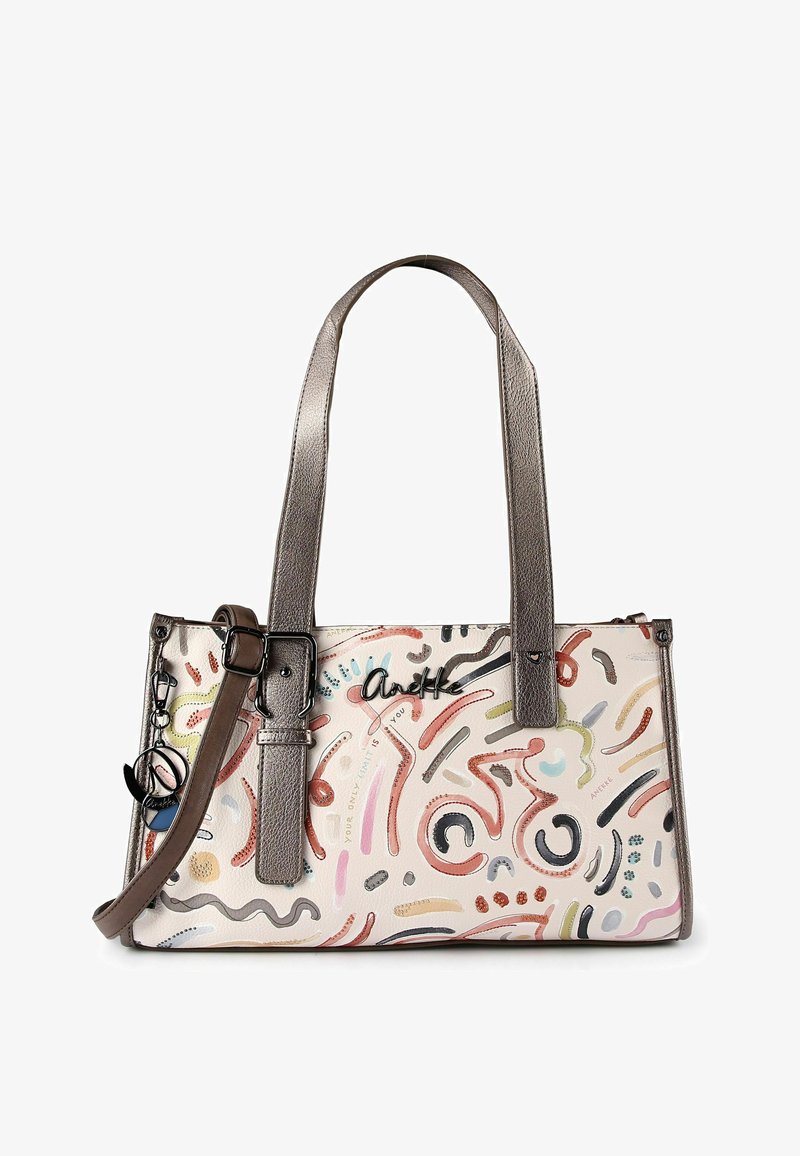 Rechteckige Handtasche mit metallisch braunen Riemen, abstrakten mehrfarbigen Mustern, dem Markennamen "Anekke" auf der Vorderseite und angebrachten dekorativen Anhängern.