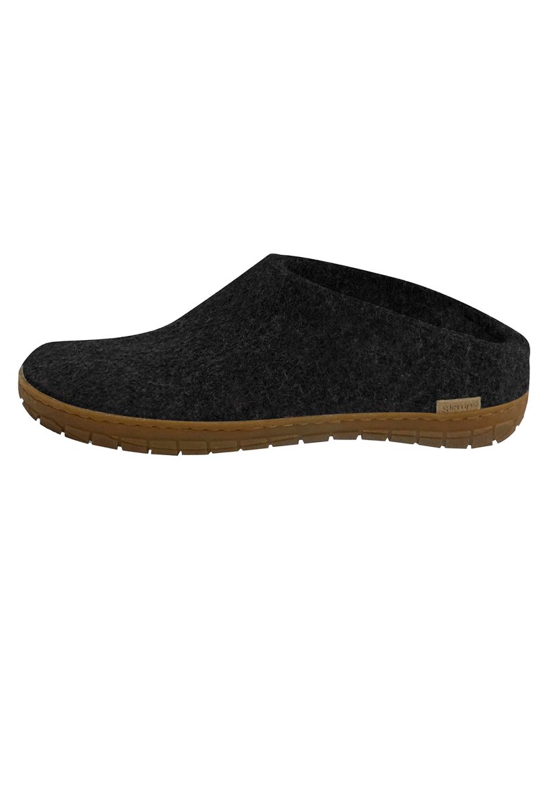 Mørkegrå filt slip-on sko med rund tå, struktureret overdel og kontrastfarvet tan gummisål med et mønstret slidbanedesign.