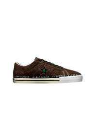Brown suede low-top sneaker with black laces, rubber outsole, and white toe cap. Features green star accent and branded black heel stripe.
