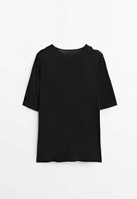 T-shirt nero a maniche corte, realizzato in tessuto morbido, presenta un collo rotondo e una vestibilità comoda, con cuciture pulite e senza motivi visibili.