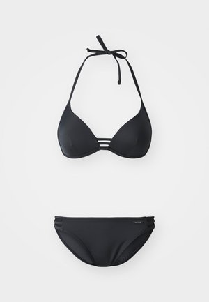 Svart bikini med halterneck topp som har to horisontale striper og en bunn med tre aksentstriper på siden.