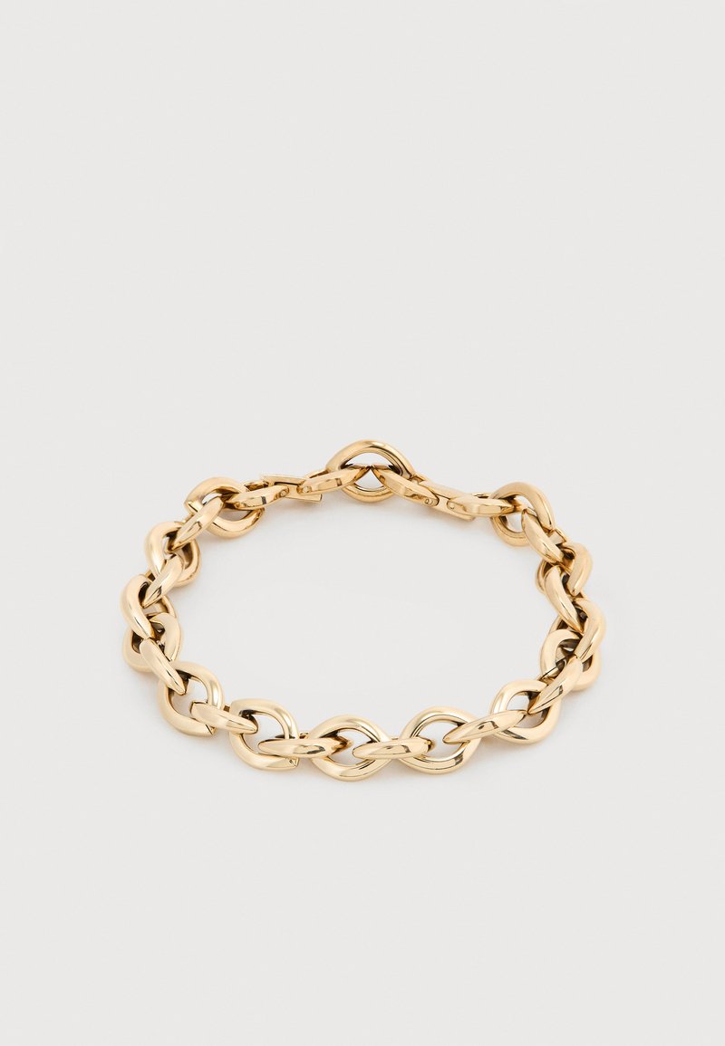 Βραχιόλι με αλυσίδα σε χρυσούς τόνους, με οβάλ και επιμηκυμένο σχέδιο συνδέσμων, τοποθετημένο σε ανοιχτό γκρι φόντο.