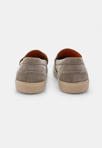 Bata Mocasini - beige