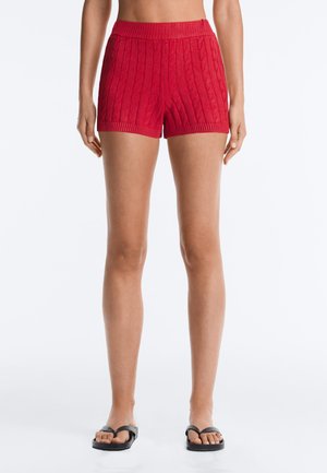 OYSHO WASHED KNIT CABLE SHORTS - Shorts - red