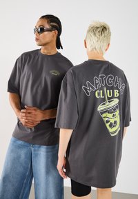 YOURTURN UNISEX - T-shirts print - asphalt