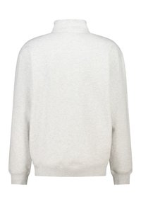 Felpa grigia e accogliente con colletto alto, maniche lunghe e polsini a coste. Il materiale appare morbido con una finitura testurizzata e mélange.