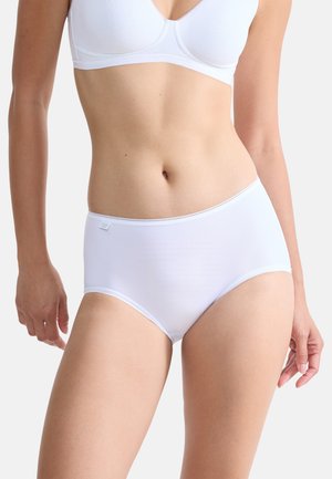 Weiße Baumwoll-Hipster-Slips mit glatter Textur, elastischem Bund und dezenten Kantenstichen für ein sauberes Finish. Einfaches und minimalistisches Design.