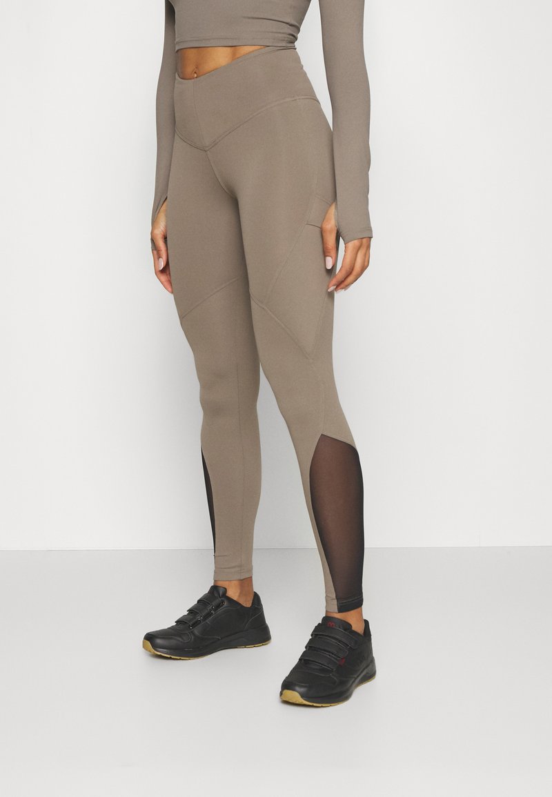 Nebbia - FIT & SMART  - Trikoot - mocha, Suurenna