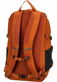 Sac à dos orange avec dos en maille rembourrée, bretelles ajustables et poche latérale noire. Comprend plusieurs boucles et des accents réfléchissants pour la visibilité.