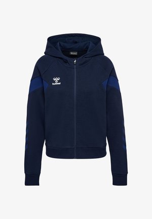 Marineblauwe zip-up hoodie met een gevoerde capuchon, voorzien van blauwe accentpanelen en een logo op de borst. Gemaakt van zachte stof met ribgebreide manchetten.