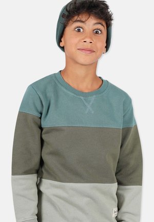 Grønne og grå langærmede sweatshirt med et farveblokdesign, der har ribbede manchetter og en syet X-detalje ved udskæringen.