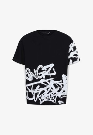 Czarny bawełniany t-shirt z białym tekstem w stylu graffiti oraz abstrakcyjnymi wzorami na przodzie i rękawach. Krótkie rękawy, klasyczny dekolt.
