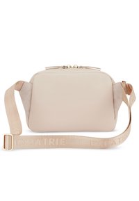 Hellbeige rechteckige Tasche mit einem glatten Lederkörper und Wildlederelementen. Verfügt über einen logo-prägnierten Riemen und goldene Reißverschlussbeschläge.