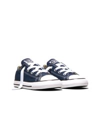 Sötétkék vászon alacsony szárú sportcipők fehér gumis orr- és talprésszel, fehér fűzőkkel, valamint "Converse All Star" logóval a nyelveken.