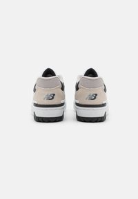 New Balance 550 - Tenisky - white/black
