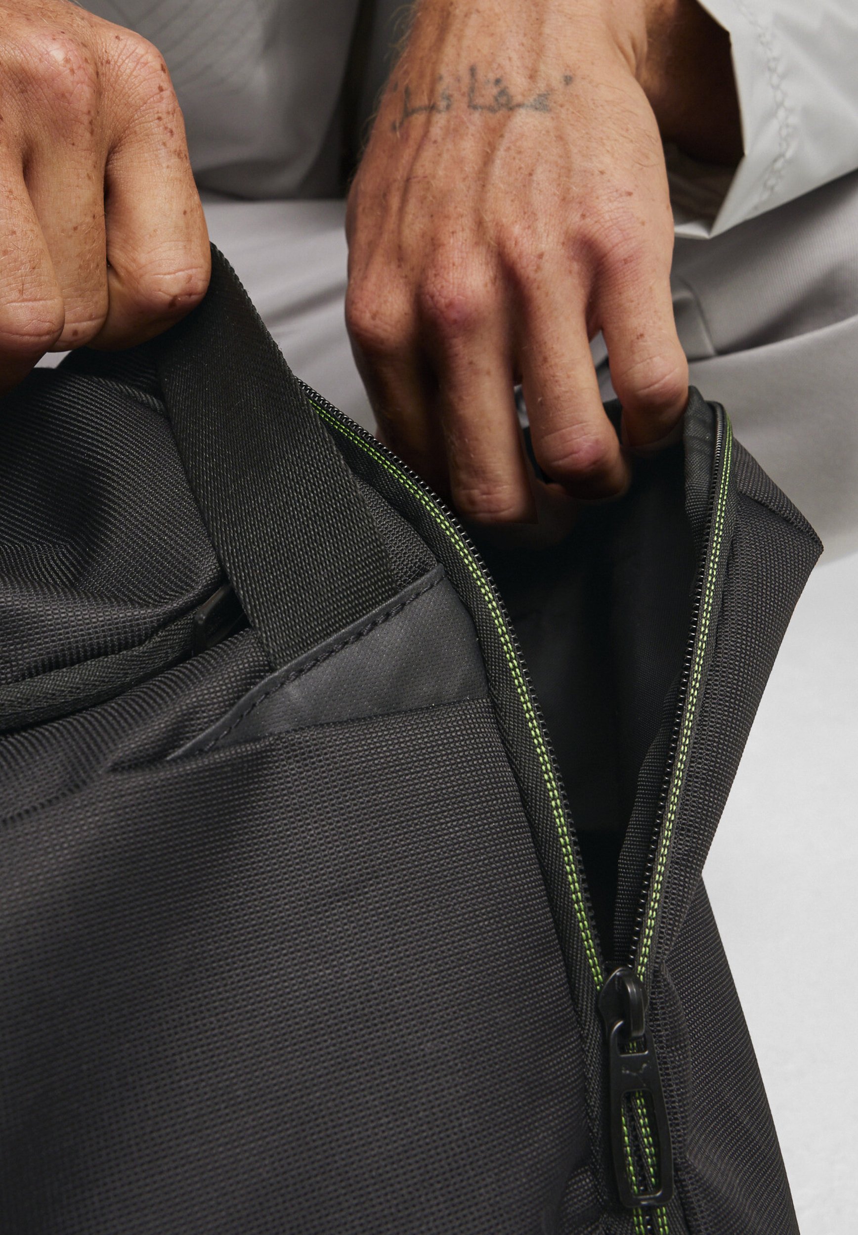 Puma MERCEDES-AMG PETRONAS MOTORSPORT - Sporttasche - black  