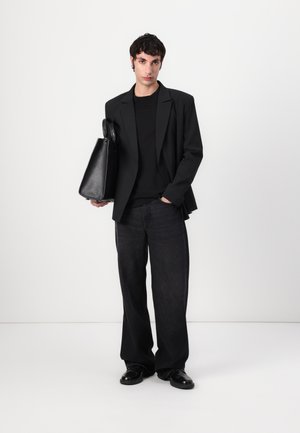 Classificação 15: Libertine-Libertine - PUBLIC - Blazer